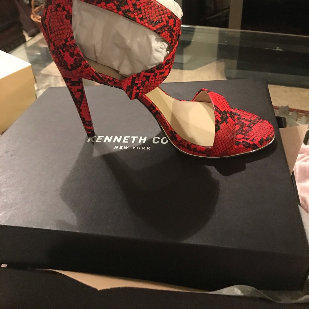 Women’s outing Heel